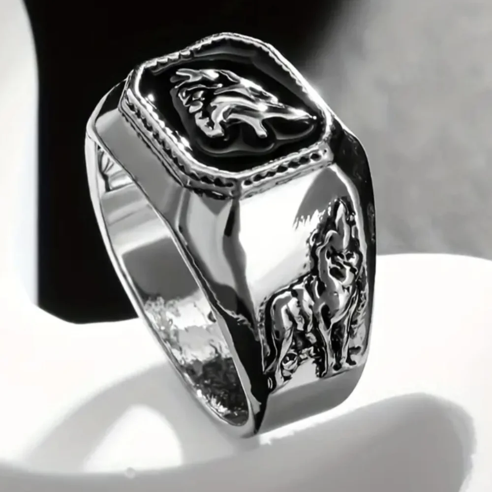 Wolf Design Silver and Black Men's Ring